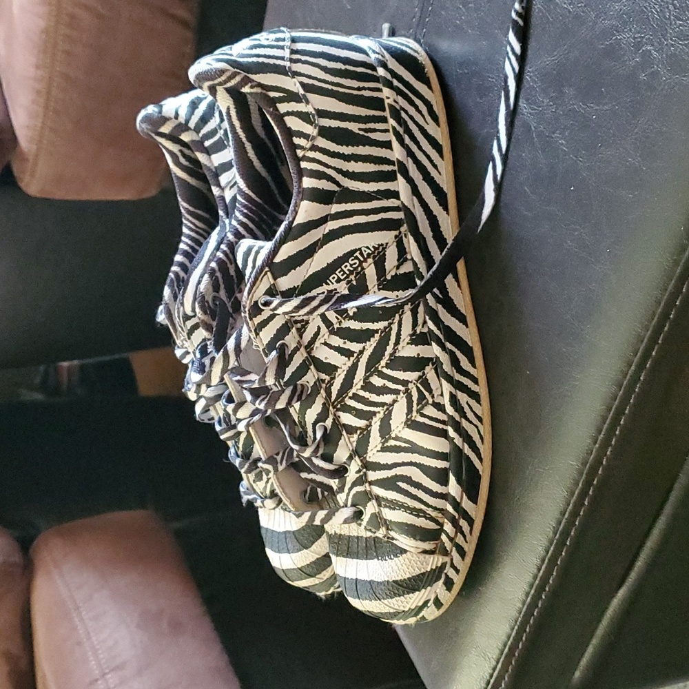 Adidas shell toe Superstar Zebra print shoes men's 6 women's 8